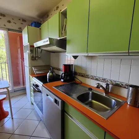 Spacious Near The Sea Apartment